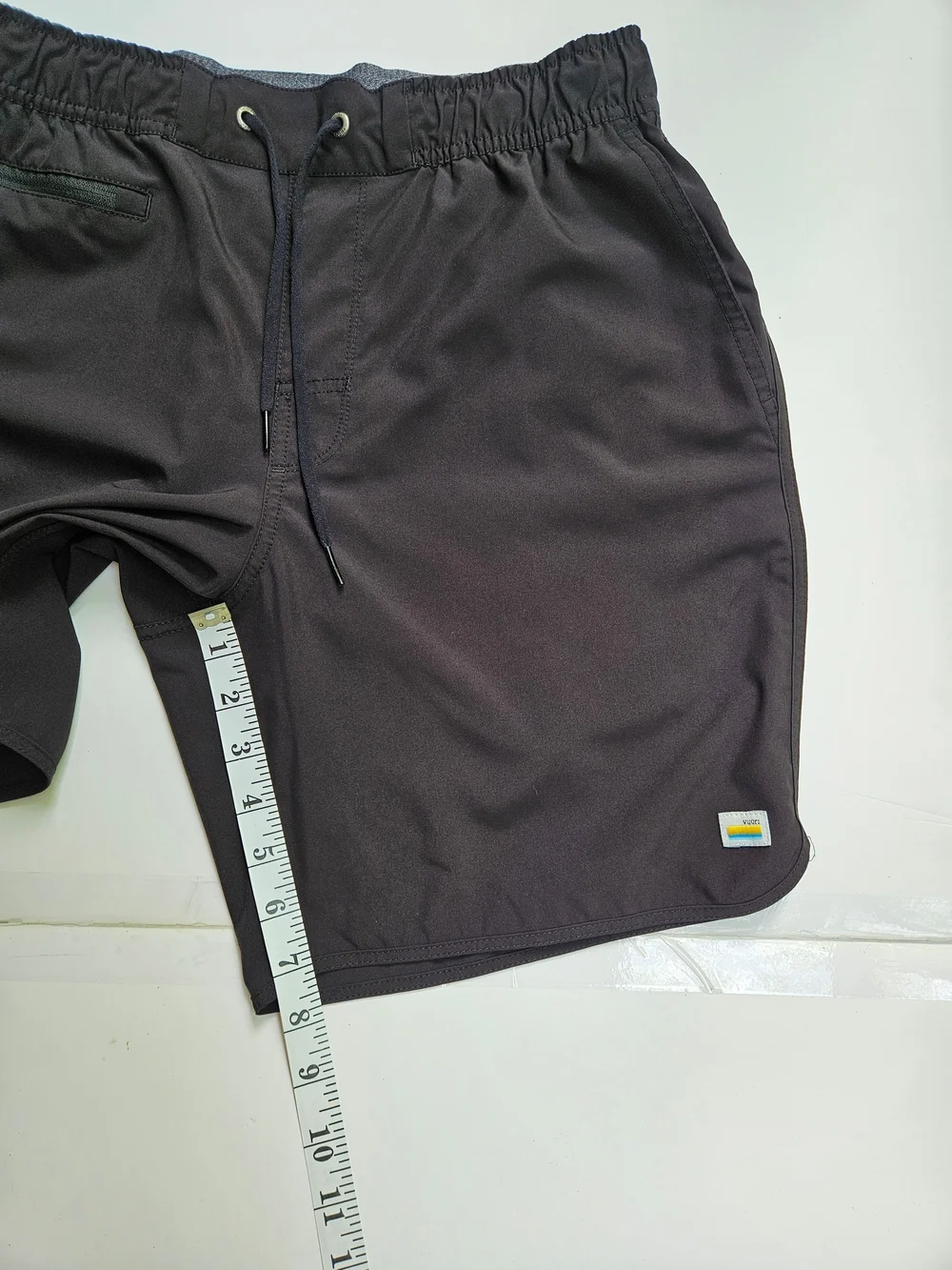 Vuori Men's Black Performance Casual Golf Shorts Size L Zip Pocket